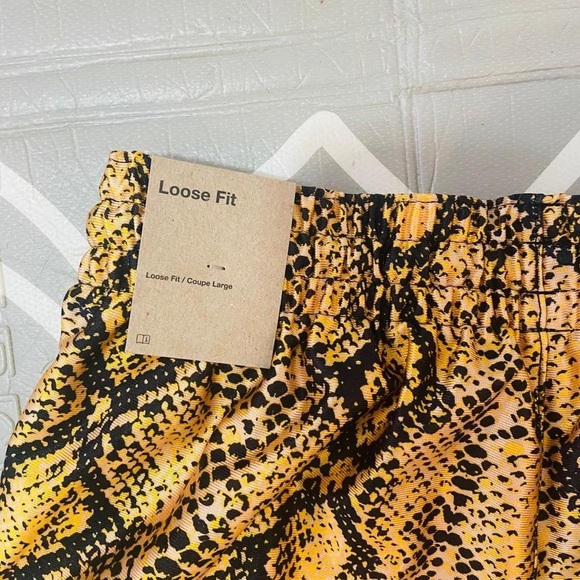 Nike limited edition animal snake print shorts - Picture 6 of 6